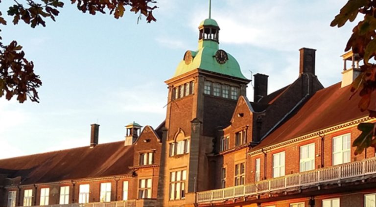 Mount Vernon Cancer Centre